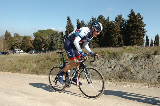 Saramotins ekstrēmajos laika apstākļos izcīna 60.vietu "Milan – Sanremo" velobraucienā