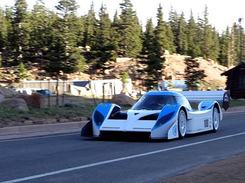 Latviešu radīto elektrisko superauto Paikspīkā pilotēs leģendārais Rīss Milens