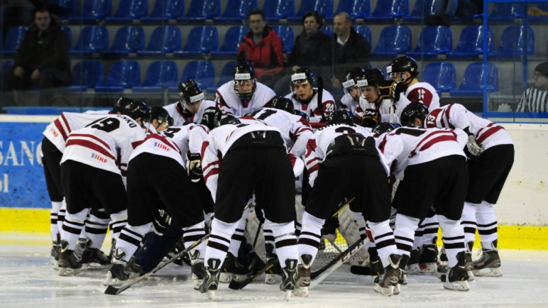 U20 puišiem līderu kauja pret vēl nezaudējušo Dāniju