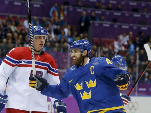 Zviedrijas hokeja izlase traumas dēļ var palikt bez sava kapteiņa