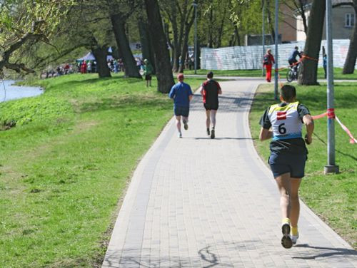 Aptauja: 67% Latvijas jauniešu aktīvi sporto, galvenais šķērslis - motivācijas trūkums