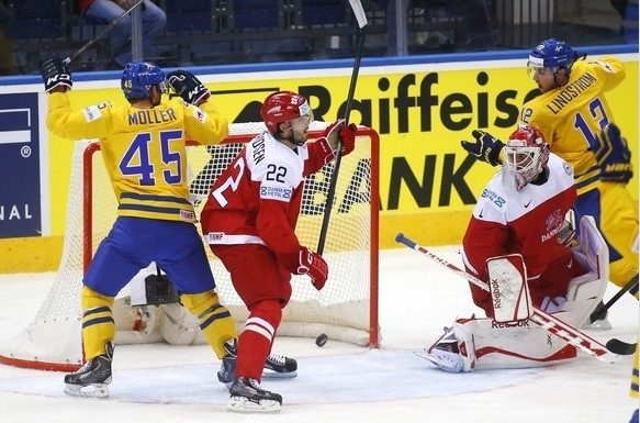 Zviedrijas hokejisti sāk ar 3:0 pret Dāniju