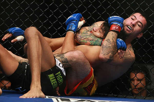 Bijušais UFC cīkstonis Damasio Peidžs ar uzvaru debitē visvieglākajā svarā