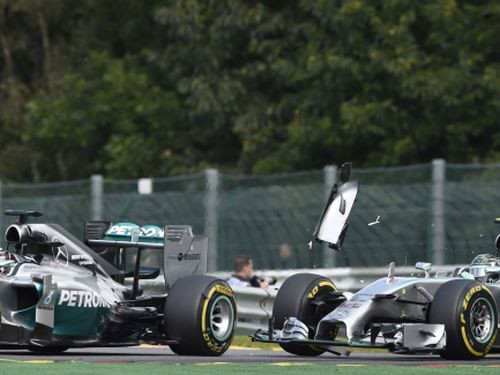 Rosbergs atzinies, ka avāriju ar Hamiltonu izraisījis speciāli