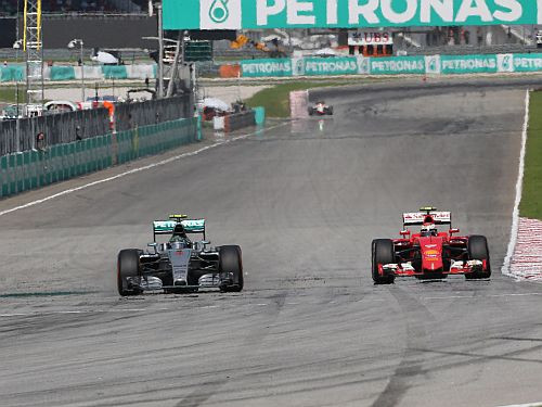 Raikonens sola "Ferrari" cīņu ar "Mercedes" arī vēsajā Ķīnas posmā