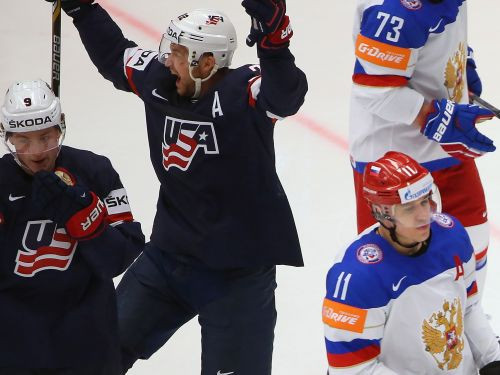 ASV hokejisti ar ātru spēli uzvar Krieviju un kļūst par grupas līderi