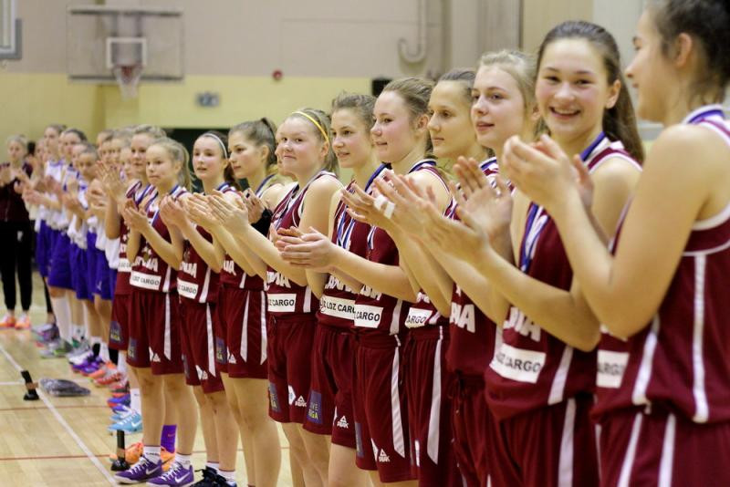U16 meitenes: 16 kandidātes sākušas gatavoties Eiropas čempionātam