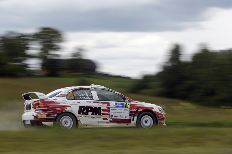 Startē "Rally Estonia" - līderis Lukjaņuks, Sirmacis ceturtais savā klasē