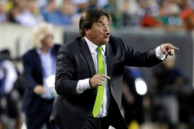 Par sitienu žurnālistam atlaists Meksikas futbola izlases galvenais treneris