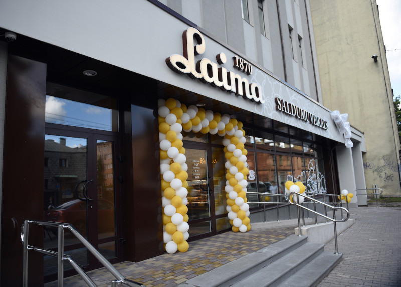 Pēc renovācijas atklāts “Laima” saldumu veikals Tallinas ielā