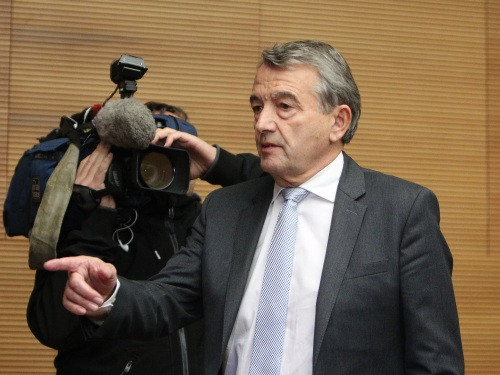 Vācijas federācijas prezidents skandāla dēļ atkāpjas no amata