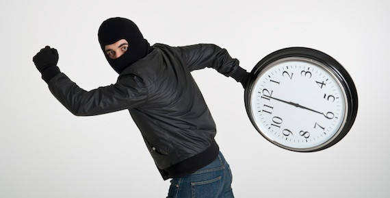 Kā visefektīvāk cīnīties ar „laika zagļiem” birojā un biznesā