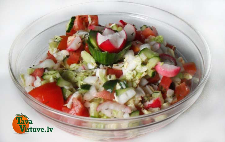Dārzeņu salāti ar vasaras garšu