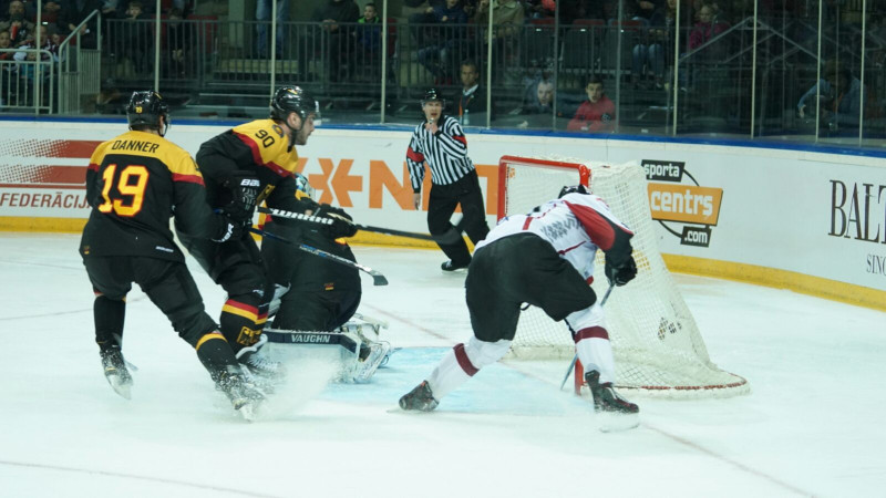 Latvijas hokeja izlase pirmajā spēlē ar 3:4 piekāpjas vāciešiem