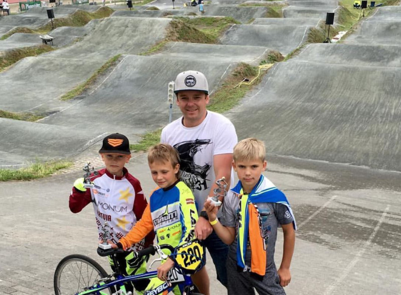 Latvijas jaunie BMX braucēji izcīna piecas godalgas Eiropas kausa 6. posmā