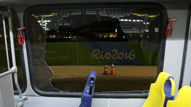 Rio spēļu autobuss un reportieri cieš mīklainā negadījumā