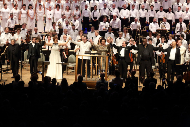 Starptautiskie mūzikas kritiķi atzinīgi vērtē Opolais sniegumu leģendārajā Tenglvudas mūzikas festivālā ASV