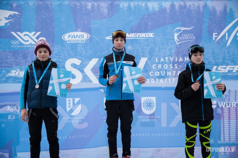 Latvijas jauniešu slēpotājiem atkal uzvaras un godalgotas vietas Igaunijā