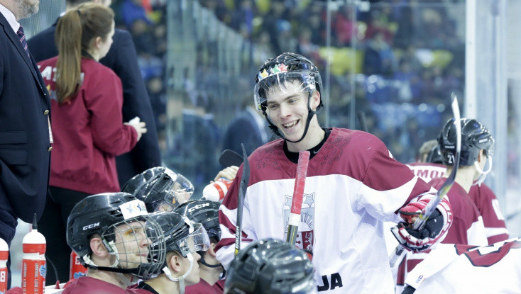 Latvijas hokejisti uzvar korejiešus un tiek universiādes 1/4finālā