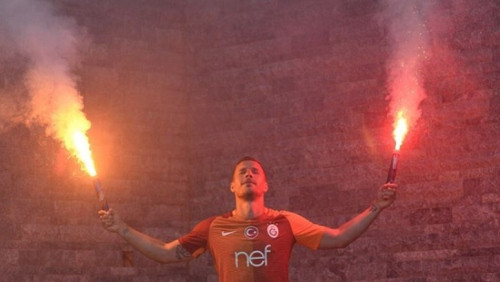 Podoļskis no Stambulas "Galatasaray" pārcelsies uz Japānu