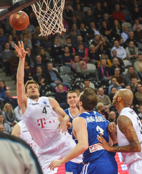 Siliņš un "Telekom Baskets" ar fantastisku 1. ceturtdaļu pietuvojas Final 4