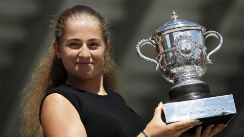 IZM rosinās piešķirt Ostapenko naudas balvu par triumfu "French Open"
