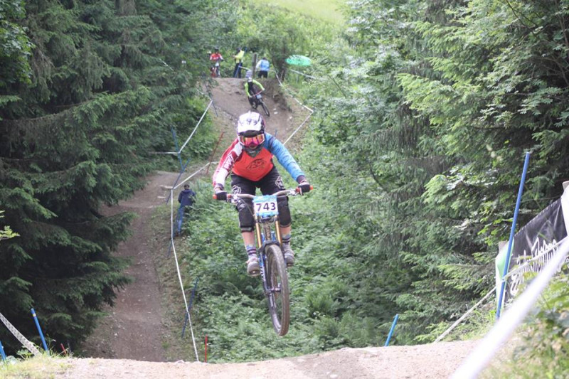 Zibasa triumfē arī Pasaules kausa piektajā posmā MTB Downhill disciplīnā juniorēm