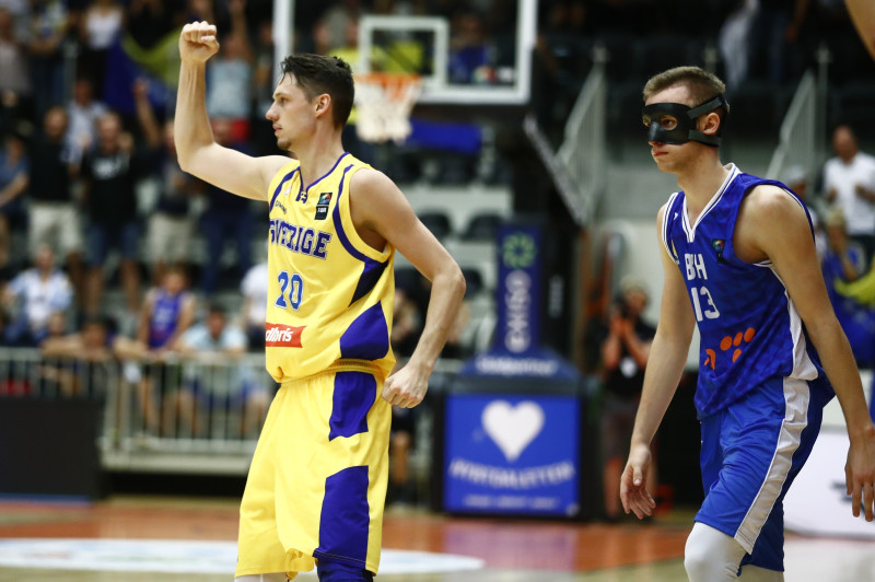 Sākas basketbola PK kvalifikācija: Zviedrija pārsteidz Bosniju, Kosova pieveic Maķedoniju