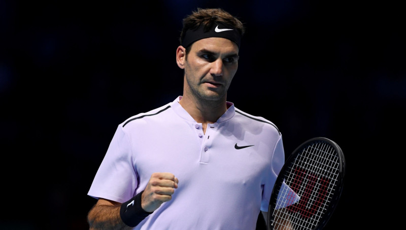 Federers trīs setu mačā uzvar Zverevu un pirmais sasniedz pusfinālu