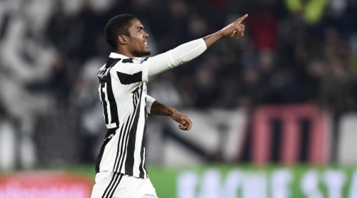 "Juventus" uzvar derbijā un iesoļo Itālijas kausa pusfinālā, līdere "Napoli" izstājas
