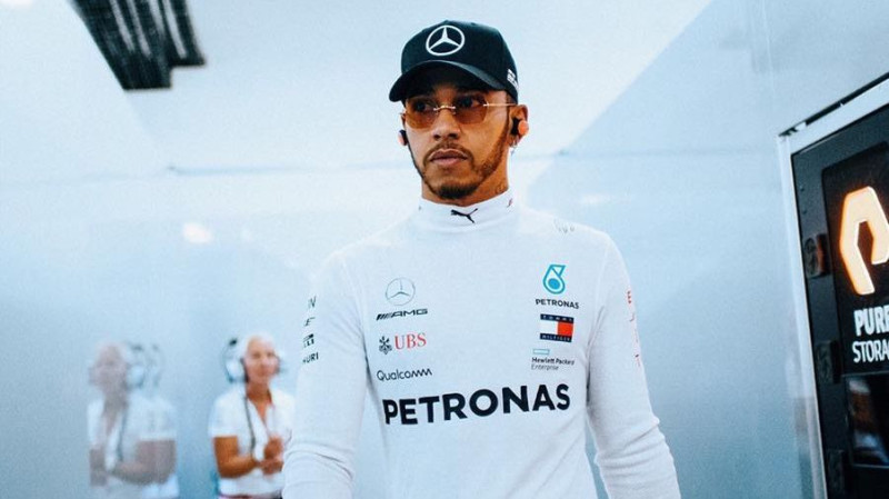 F1 eksperts: "Hamiltons jau veic pārrunas ar "Ferrari" komandu"