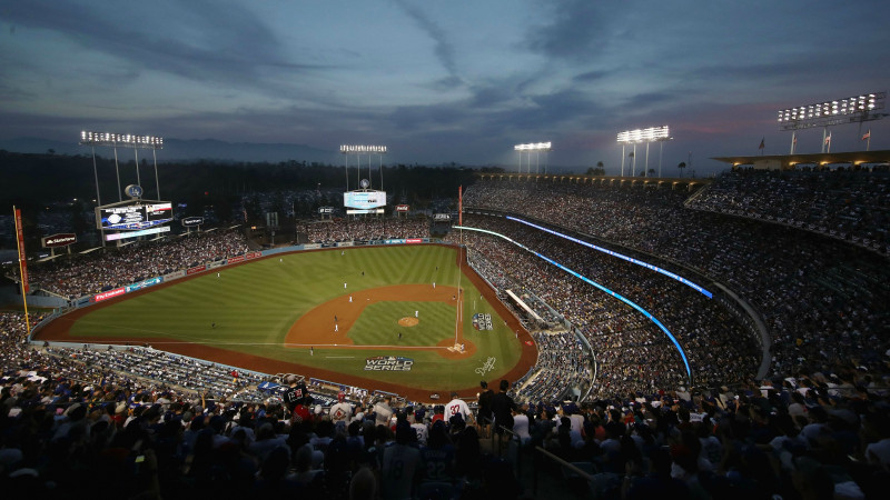 MLB un spēlētāju arodbiedrība apspriež kardinālas spēles noteikumu izmaiņas