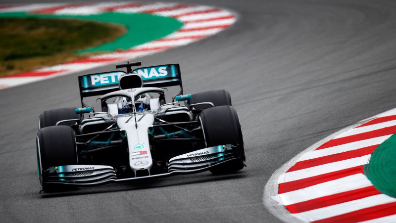 "Mercedes" komanda negatīvi noskaņota par izredzēm jaunajā F1 sezonā