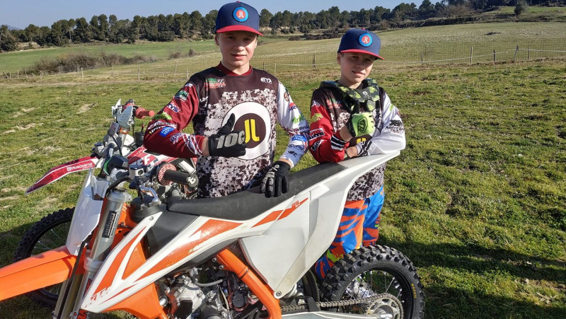 Brāļiem Reišuļiem augsti panākumi Nīderlandes motokrosa čempionātā