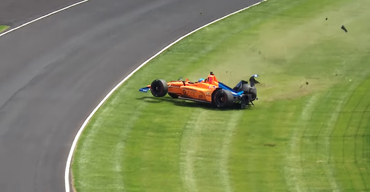 Alonso piedzīvo smagu avāriju Indianapolisā