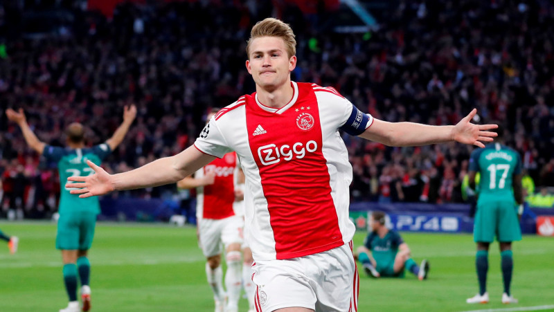 "Ajax" kapteinis de Lihts: "Viens no piedāvājumiem ir labāks nekā pārējie"