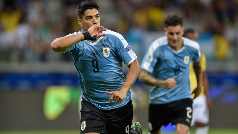 Urugvaja pirmajā spēlē sagrauj mazākumā nonākušo nevarīgo Ekvadoru