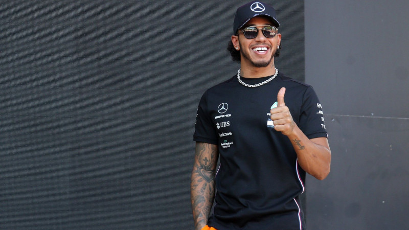 Hamiltons pieļauj iespēju karjeru noslēgt "Ferrari" komandā