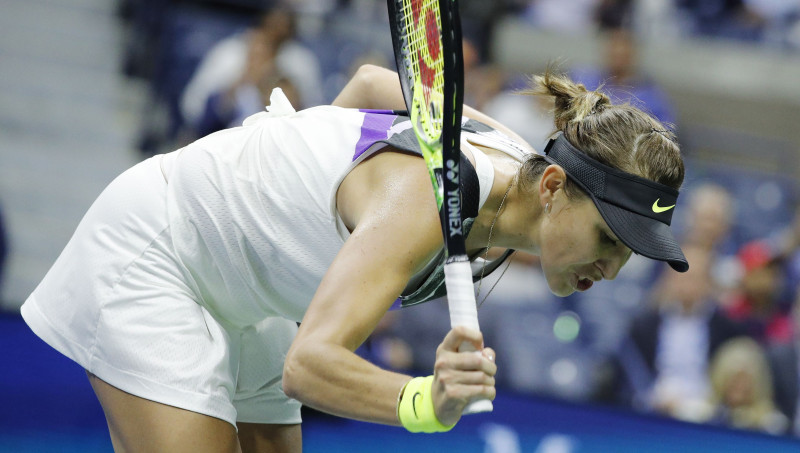 Uhaņas turnīra otrajā kārtā no "WTA Finals" pretendentēm paklūp tikai Benčiča
