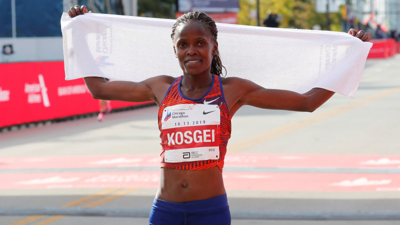Kenijiete Kosgei pārspēj Redklifas pasaules rekordu maratonā