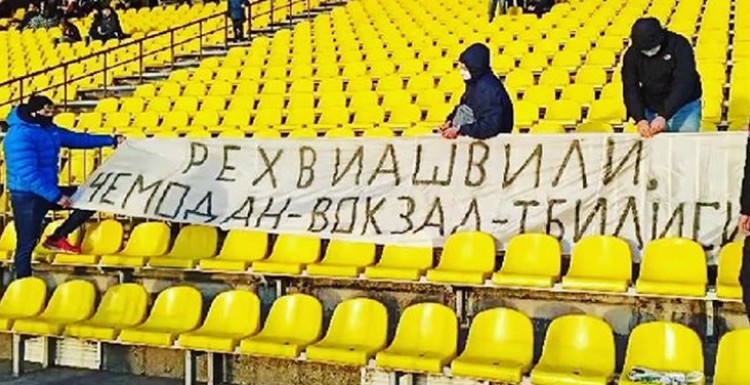 "Čemodāns-stacija-Tbilisi." Baltkrievu fani kritizē Latvijā labi zināmo Rehviašvili
