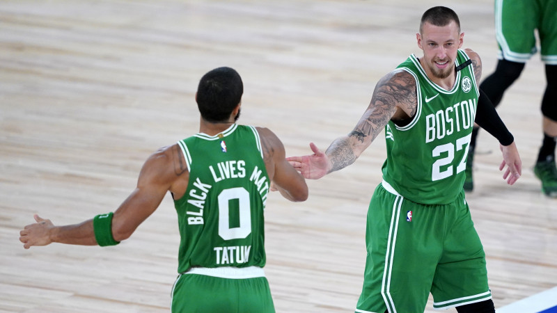 "Celtics" sagrauj "Raptors" Austrumu grandu spēlē, Rietumos saasinās situācija