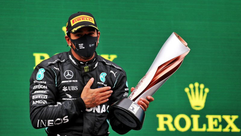 ''Mercedes'' un titulētais Hamiltons vienojas turpināt sadarbību uz vienu sezonu