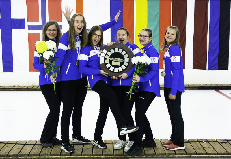 Latvijas sieviešu kērlinga čempionātā uzvar "JKK/Barones" junioru komanda