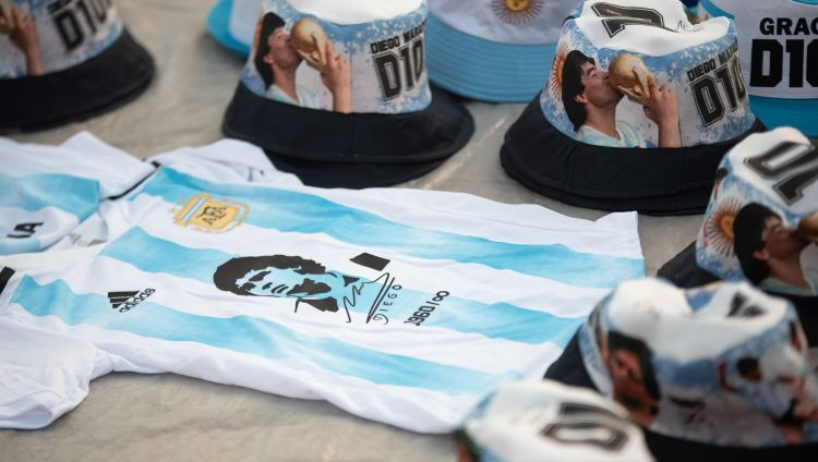Saistībā ar Maradonas nāvi tiesā apsūdzētas septiņas personas
