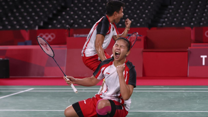 Indonēziešu badmintonistes sensacionāli triumfē Tokijas dubultspēlēs sievietēm