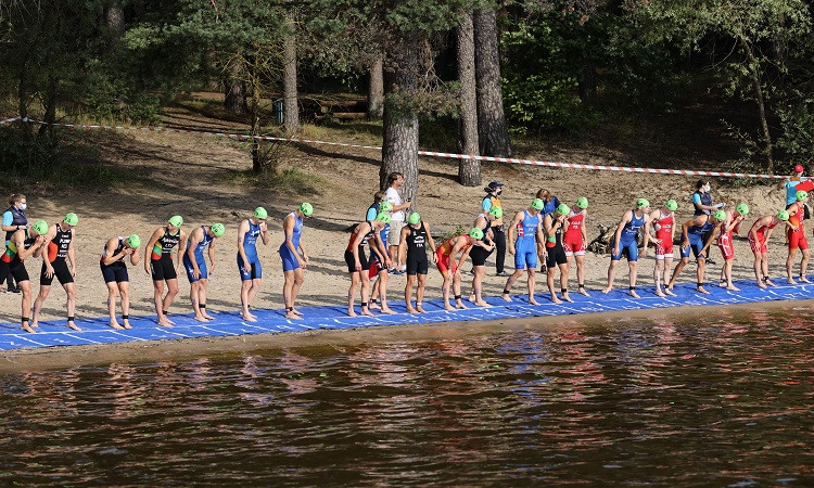 Spāņu dominance Eiropas kausā triatlona sprintā junioriem Mežaparkā