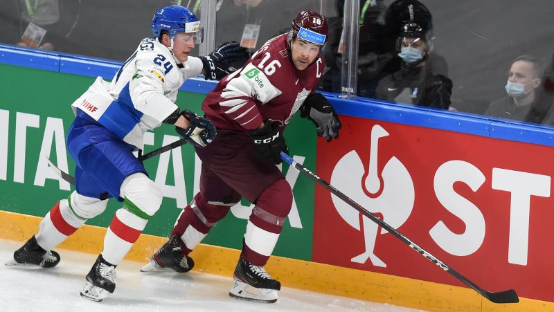 Rihards Bukarts ieradīsies svētdien, pārējie Latvijas izlases hokejisti jau Rīgā