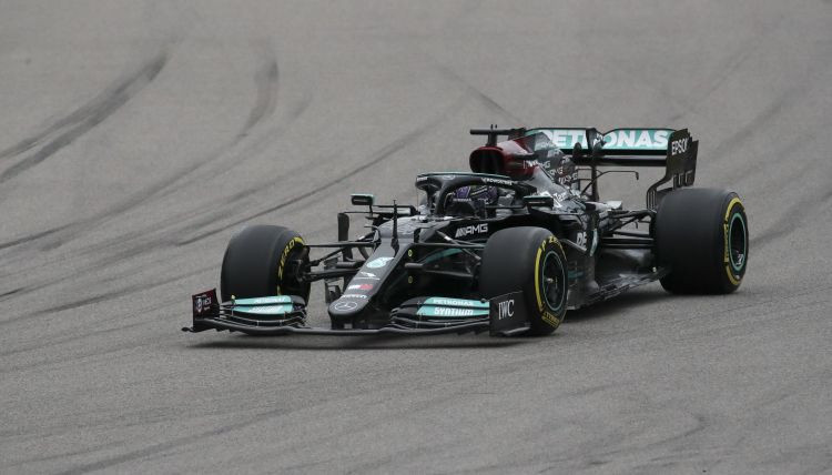 Hamiltons ātrākais Turcijas "Grand Prix" pirmajos F-1 treniņbraucienos