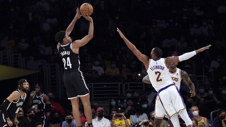 Vairākas superzvaigznes nespēlē, ''Nets'' pirmssezonas ievadā grauj ''Lakers''